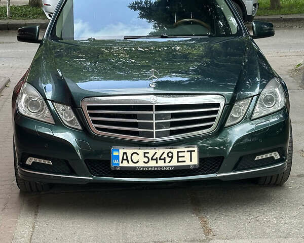 Зеленый Мерседес Е-Класс, объемом двигателя 3.5 л и пробегом 320 тыс. км за 11500 $, фото 1 на Automoto.ua
