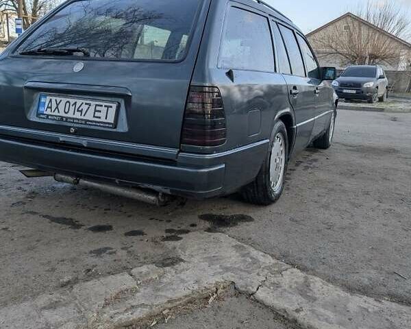 Зеленый Мерседес Е-Класс, объемом двигателя 2 л и пробегом 304 тыс. км за 3100 $, фото 1 на Automoto.ua