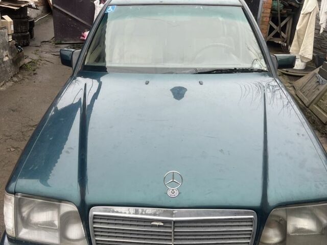 Зеленый Мерседес Е-Класс, объемом двигателя 3 л и пробегом 400 тыс. км за 2700 $, фото 1 на Automoto.ua