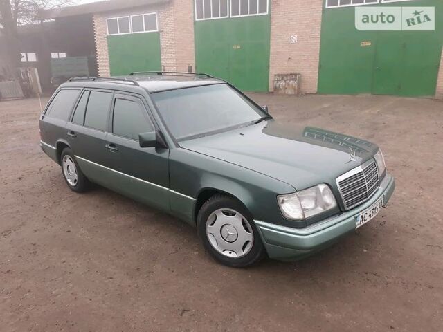 Зеленый Мерседес Е-Класс, объемом двигателя 2.2 л и пробегом 482 тыс. км за 4200 $, фото 1 на Automoto.ua