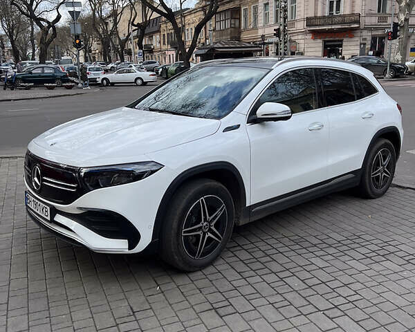 Белый Мерседес EQA, объемом двигателя 0 л и пробегом 400 тыс. км за 36500 $, фото 1 на Automoto.ua