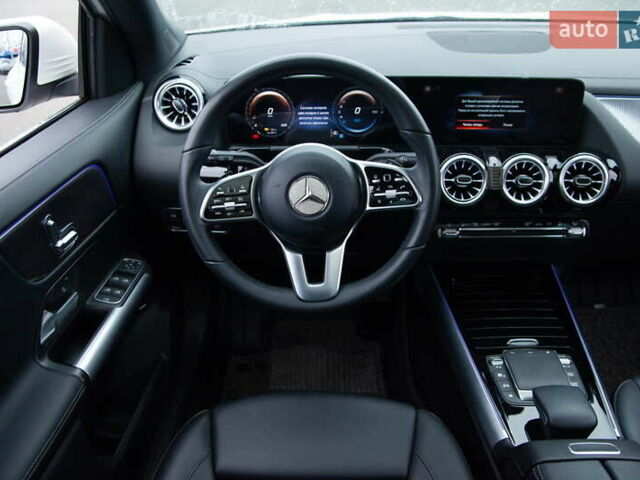 Белый Мерседес EQA, объемом двигателя 0 л и пробегом 12 тыс. км за 29500 $, фото 1 на Automoto.ua