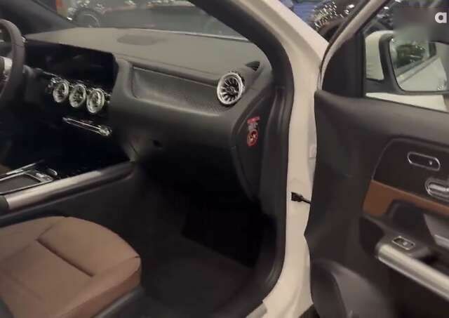 Мерседес EQA, объемом двигателя 0 л и пробегом 1 тыс. км за 36999 $, фото 1 на Automoto.ua