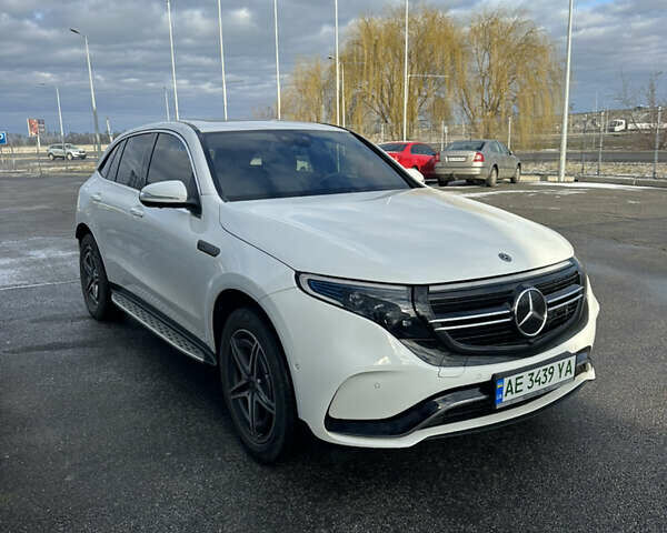 Белый Мерседес EQC, объемом двигателя 0 л и пробегом 51 тыс. км за 32500 $, фото 1 на Automoto.ua