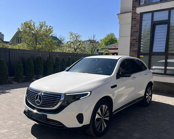 Белый Мерседес EQC, объемом двигателя 0 л и пробегом 25 тыс. км за 39900 $, фото 1 на Automoto.ua