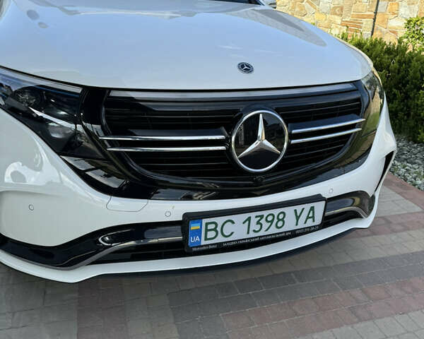Белый Мерседес EQC, объемом двигателя 0 л и пробегом 30 тыс. км за 49890 $, фото 1 на Automoto.ua