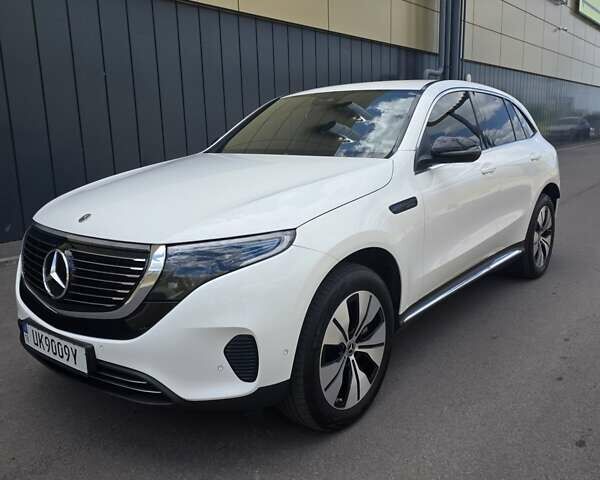 Белый Мерседес EQC, объемом двигателя 0 л и пробегом 61 тыс. км за 39000 $, фото 1 на Automoto.ua