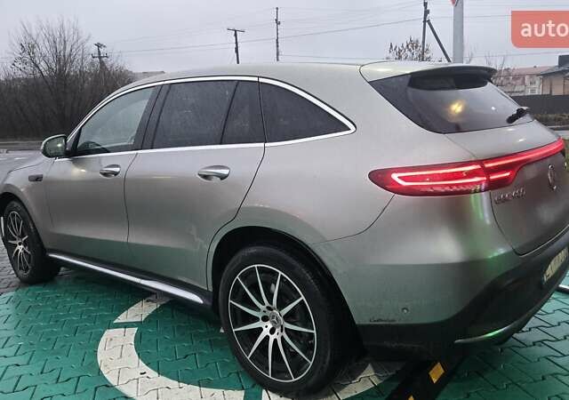 Зеленый Мерседес EQC, объемом двигателя 0 л и пробегом 100 тыс. км за 29850 $, фото 1 на Automoto.ua