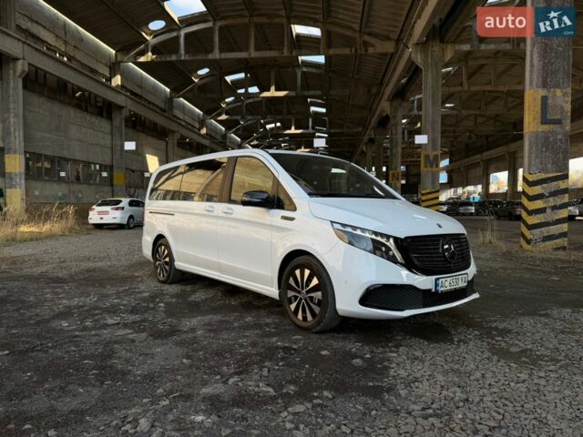 Белый Мерседес EQV, объемом двигателя 0 л и пробегом 176 тыс. км за 35900 $, фото 1 на Automoto.ua