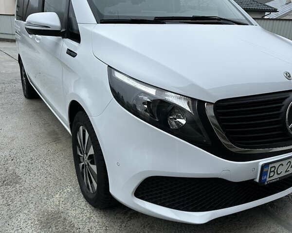 Белый Мерседес EQV, объемом двигателя 0 л и пробегом 70 тыс. км за 37900 $, фото 1 на Automoto.ua