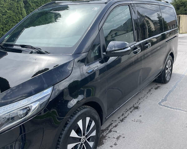 Черный Мерседес EQV, объемом двигателя 0 л и пробегом 61 тыс. км за 36000 $, фото 1 на Automoto.ua