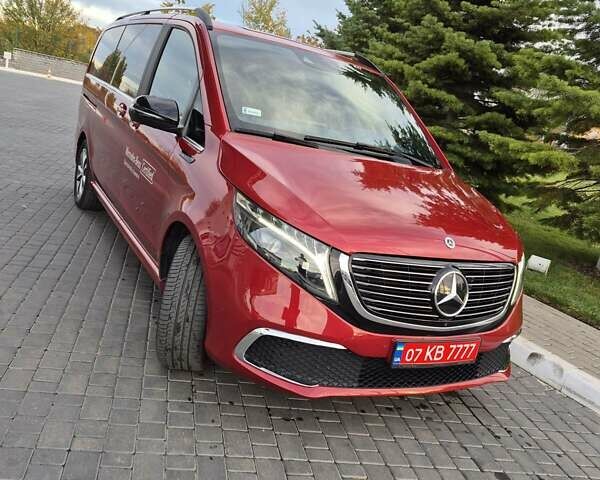 Красный Мерседес EQV, объемом двигателя 0 л и пробегом 26 тыс. км за 43000 $, фото 1 на Automoto.ua