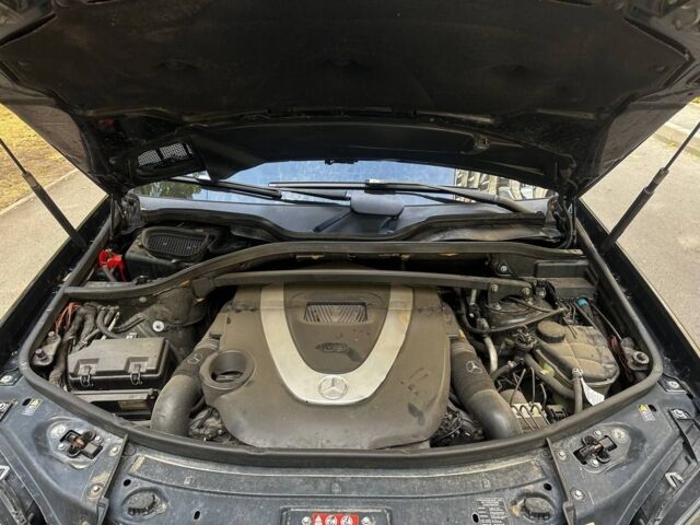 Чорний Мерседес ГЛ 450, об'ємом двигуна 4.66 л та пробігом 0 тис. км за 10500 $, фото 1 на Automoto.ua