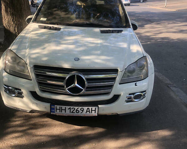 Белый Мерседес ГЛ-класс, объемом двигателя 5.46 л и пробегом 210 тыс. км за 12500 $, фото 1 на Automoto.ua