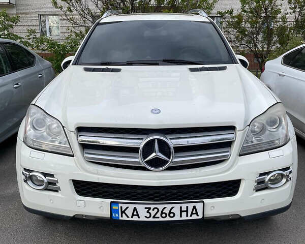 Белый Мерседес ГЛ-класс, объемом двигателя 2.99 л и пробегом 307 тыс. км за 16000 $, фото 1 на Automoto.ua