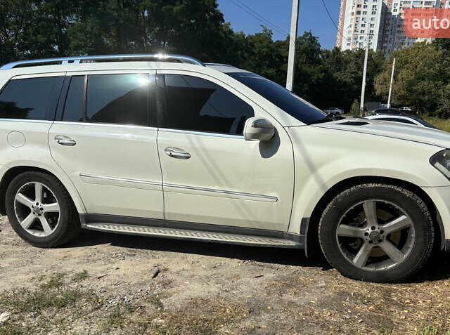 Белый Мерседес ГЛ-класс, объемом двигателя 5.46 л и пробегом 301 тыс. км за 15000 $, фото 1 на Automoto.ua