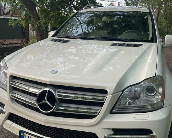 Белый Мерседес ГЛ-класс, объемом двигателя 3 л и пробегом 195 тыс. км за 21500 $, фото 1 на Automoto.ua