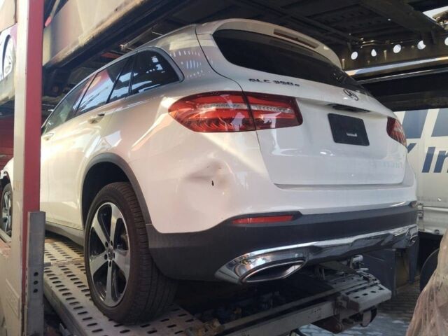 Белый Мерседес ГЛ-класс, объемом двигателя 0 л и пробегом 130 тыс. км за 21000 $, фото 1 на Automoto.ua