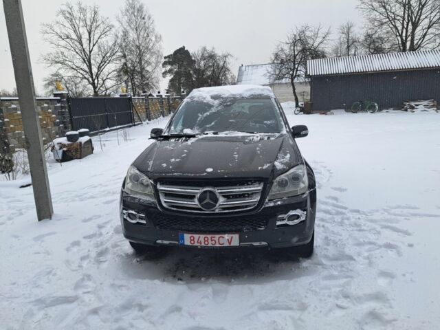 Черный Мерседес ГЛ-класс, объемом двигателя 0 л и пробегом 300 тыс. км за 7791 $, фото 1 на Automoto.ua