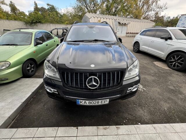 Чорний Мерседес ГЛ-Клас, об'ємом двигуна 4.7 л та пробігом 417 тис. км за 7777 $, фото 1 на Automoto.ua