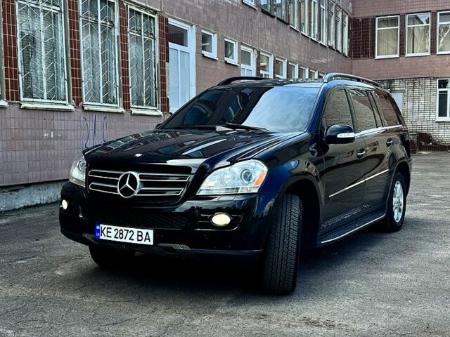 Черный Мерседес ГЛ-класс, объемом двигателя 5.5 л и пробегом 350 тыс. км за 10000 $, фото 1 на Automoto.ua