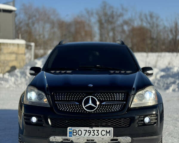 Черный Мерседес ГЛ-класс, объемом двигателя 4.66 л и пробегом 500 тыс. км за 12500 $, фото 1 на Automoto.ua