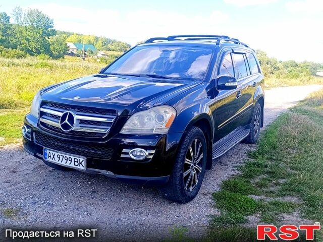 Черный Мерседес ГЛ-класс, объемом двигателя 4.7 л и пробегом 233 тыс. км за 12000 $, фото 1 на Automoto.ua