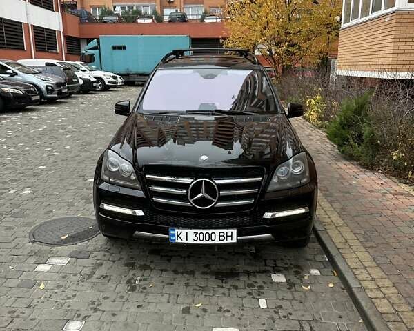 Черный Мерседес ГЛ-класс, объемом двигателя 4.66 л и пробегом 349 тыс. км за 14000 $, фото 1 на Automoto.ua