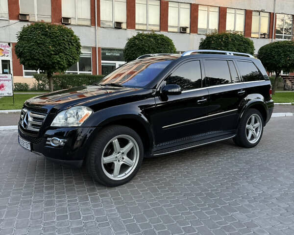 Черный Мерседес ГЛ-класс, объемом двигателя 4.7 л и пробегом 300 тыс. км за 8900 $, фото 1 на Automoto.ua
