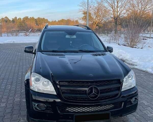 Черный Мерседес ГЛ-класс, объемом двигателя 4.66 л и пробегом 310 тыс. км за 8000 $, фото 1 на Automoto.ua