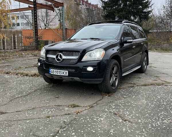 Черный Мерседес ГЛ-класс, объемом двигателя 5.46 л и пробегом 249 тыс. км за 10000 $, фото 1 на Automoto.ua