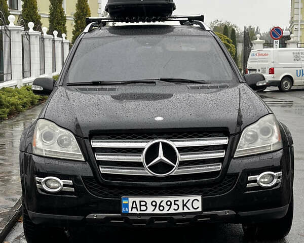 Черный Мерседес ГЛ-класс, объемом двигателя 5.5 л и пробегом 300 тыс. км за 9600 $, фото 1 на Automoto.ua