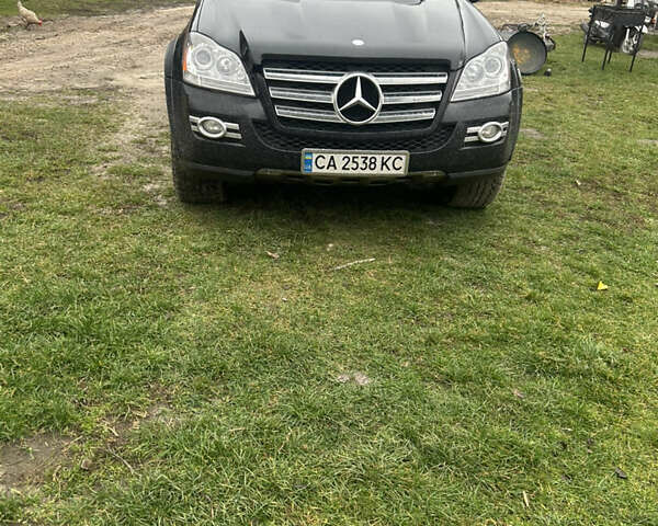 Черный Мерседес ГЛ-класс, объемом двигателя 5.46 л и пробегом 307 тыс. км за 11750 $, фото 1 на Automoto.ua