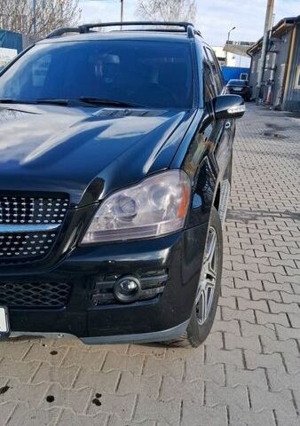 Черный Мерседес ГЛ-класс, объемом двигателя 4.7 л и пробегом 220 тыс. км за 9100 $, фото 1 на Automoto.ua