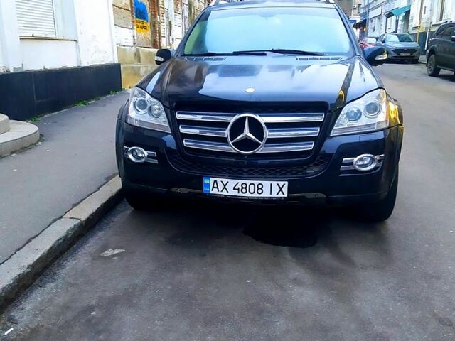 Черный Мерседес ГЛ-класс, объемом двигателя 5.5 л и пробегом 198 тыс. км за 9000 $, фото 1 на Automoto.ua