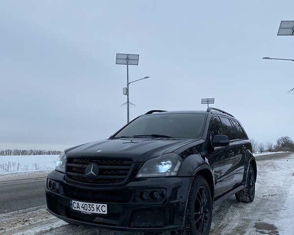 Черный Мерседес ГЛ-класс, объемом двигателя 5.46 л и пробегом 305 тыс. км за 19000 $, фото 1 на Automoto.ua