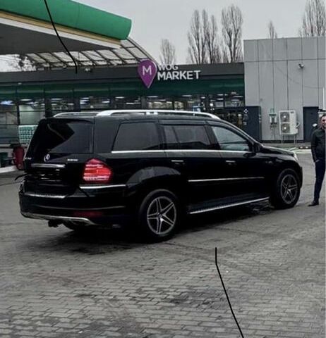 Черный Мерседес ГЛ-класс, объемом двигателя 0 л и пробегом 250 тыс. км за 14000 $, фото 1 на Automoto.ua