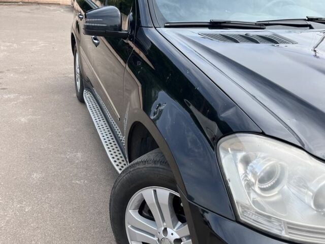 Черный Мерседес ГЛ-класс, объемом двигателя 5.5 л и пробегом 313 тыс. км за 10500 $, фото 1 на Automoto.ua