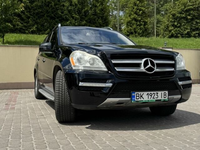 Чорний Мерседес ГЛ-Клас, об'ємом двигуна 4.7 л та пробігом 287 тис. км за 15000 $, фото 1 на Automoto.ua