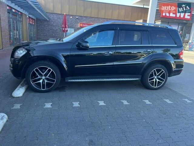 Черный Мерседес ГЛ-класс, объемом двигателя 5.46 л и пробегом 254 тыс. км за 19500 $, фото 1 на Automoto.ua