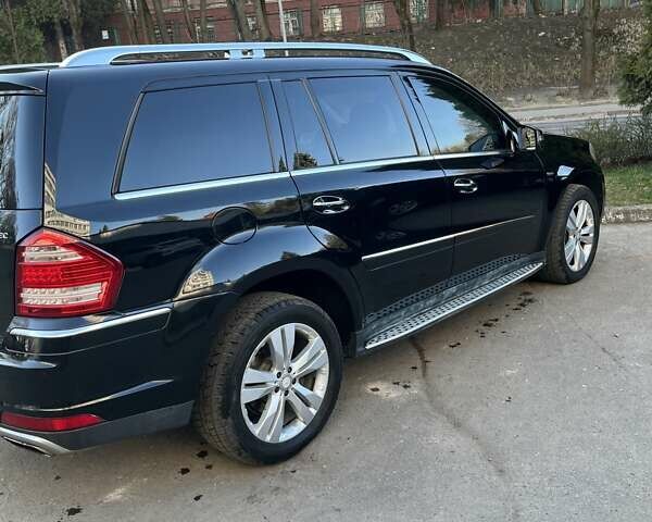 Черный Мерседес ГЛ-класс, объемом двигателя 3.2 л и пробегом 218 тыс. км за 16800 $, фото 1 на Automoto.ua