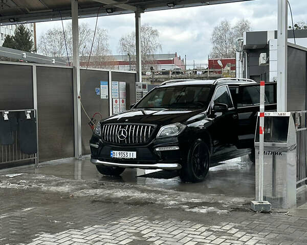 Черный Мерседес ГЛ-класс, объемом двигателя 5.46 л и пробегом 280 тыс. км за 32000 $, фото 1 на Automoto.ua