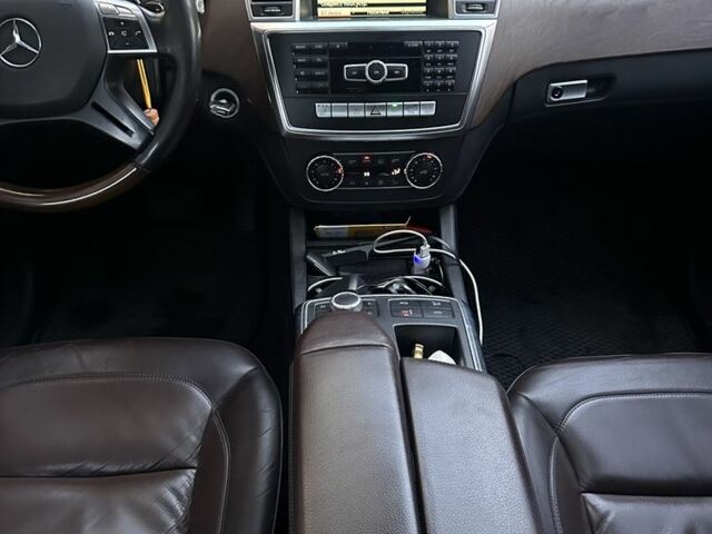 Черный Мерседес ГЛ-класс, объемом двигателя 3 л и пробегом 321 тыс. км за 22500 $, фото 1 на Automoto.ua