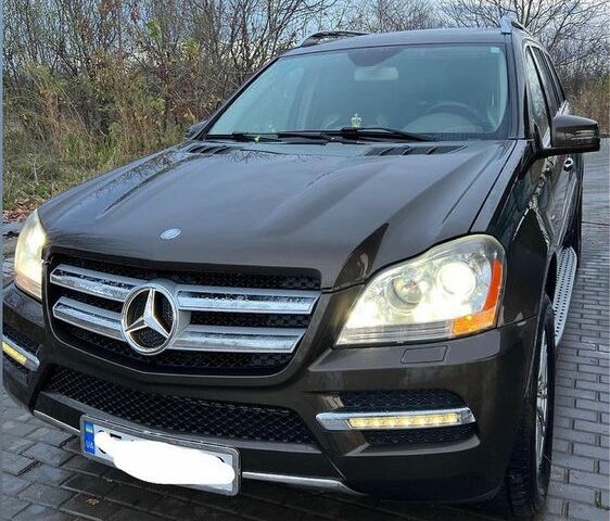 Коричневый Мерседес ГЛ-класс, объемом двигателя 3 л и пробегом 265 тыс. км за 17000 $, фото 1 на Automoto.ua