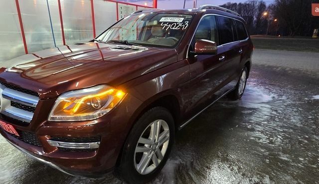 Красный Мерседес ГЛ-класс, объемом двигателя 0 л и пробегом 272 тыс. км за 19999 $, фото 1 на Automoto.ua