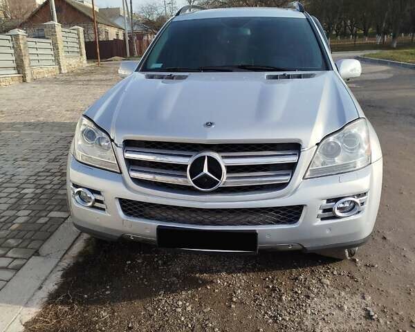 Серый Мерседес ГЛ-класс, объемом двигателя 4.66 л и пробегом 340 тыс. км за 17000 $, фото 1 на Automoto.ua