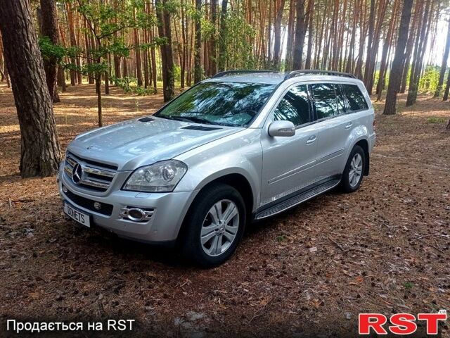 Сірий Мерседес ГЛ-Клас, об'ємом двигуна 4.7 л та пробігом 180 тис. км за 14200 $, фото 1 на Automoto.ua