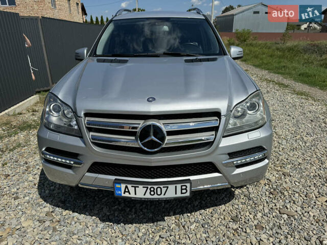Серый Мерседес ГЛ-класс, объемом двигателя 5.46 л и пробегом 288 тыс. км за 13000 $, фото 1 на Automoto.ua