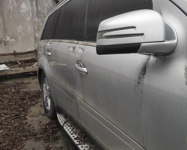 Сірий Мерседес ГЛ-Клас, об'ємом двигуна 5.46 л та пробігом 300 тис. км за 3000 $, фото 1 на Automoto.ua