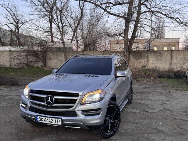 Серый Мерседес ГЛ-класс, объемом двигателя 3 л и пробегом 253 тыс. км за 23900 $, фото 1 на Automoto.ua